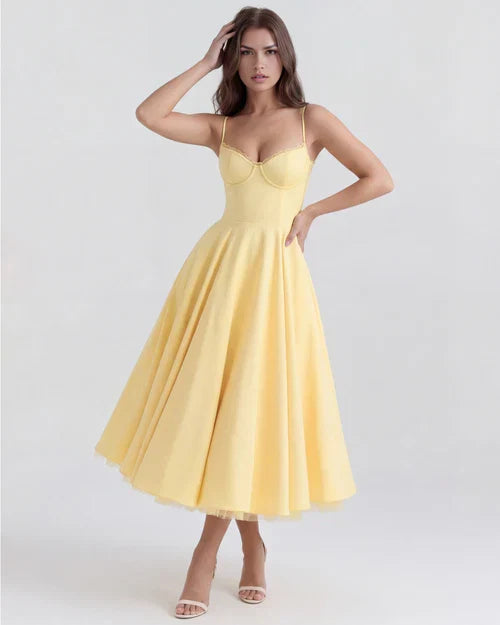 Selena | Vestido midi amarillo mantequilla con capas de tul y bolsillos secretos.