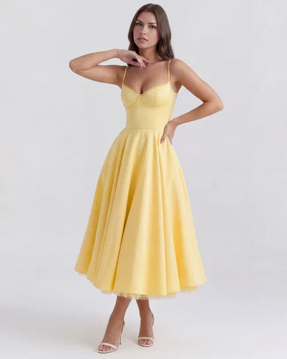 Selena | Vestido midi amarillo mantequilla con capas de tul y bolsillos secretos.