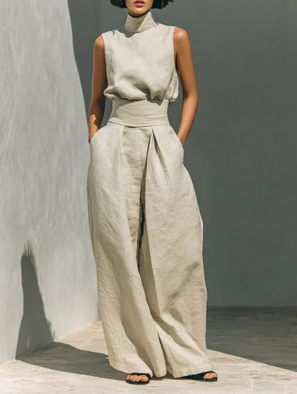 Conjunto compuesto por una blusa sin mangas y pantalones de pierna ancha en una mezcla de algodón y lino.