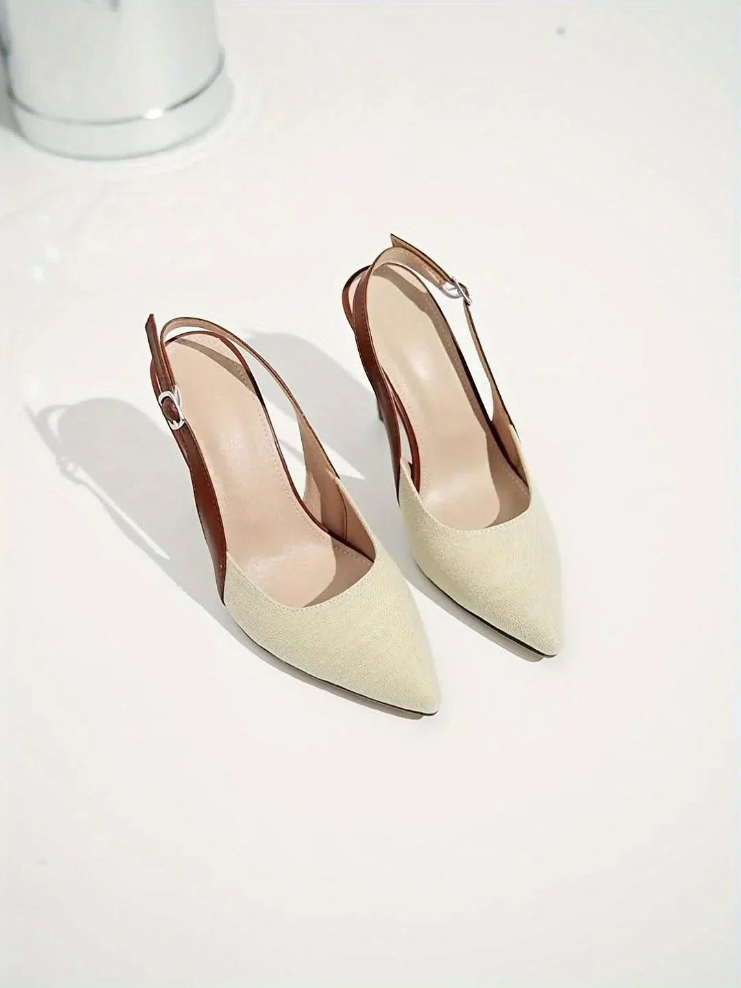 Sheila™ | Tacones con tira trasera en contraste