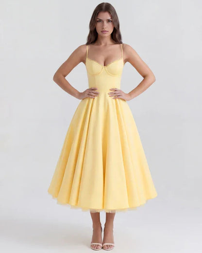 Selena | Vestido midi amarillo mantequilla con capas de tul y bolsillos secretos.