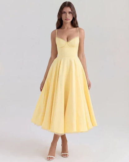Selena | Vestido midi amarillo mantequilla con capas de tul y bolsillos secretos.