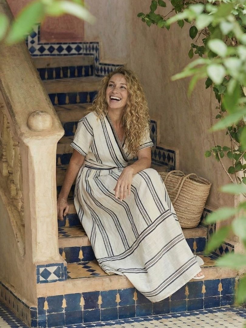 Carmen | Vestido Midi de manga corta con escote en V y cintura cruzada