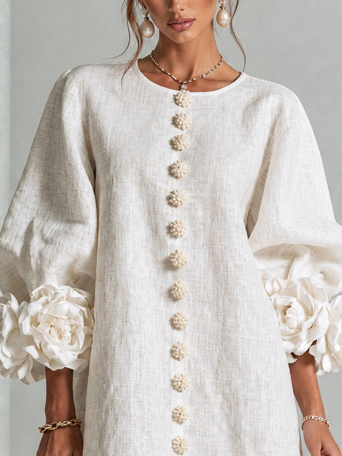 Clara | Vestido elegante con puños de rosas